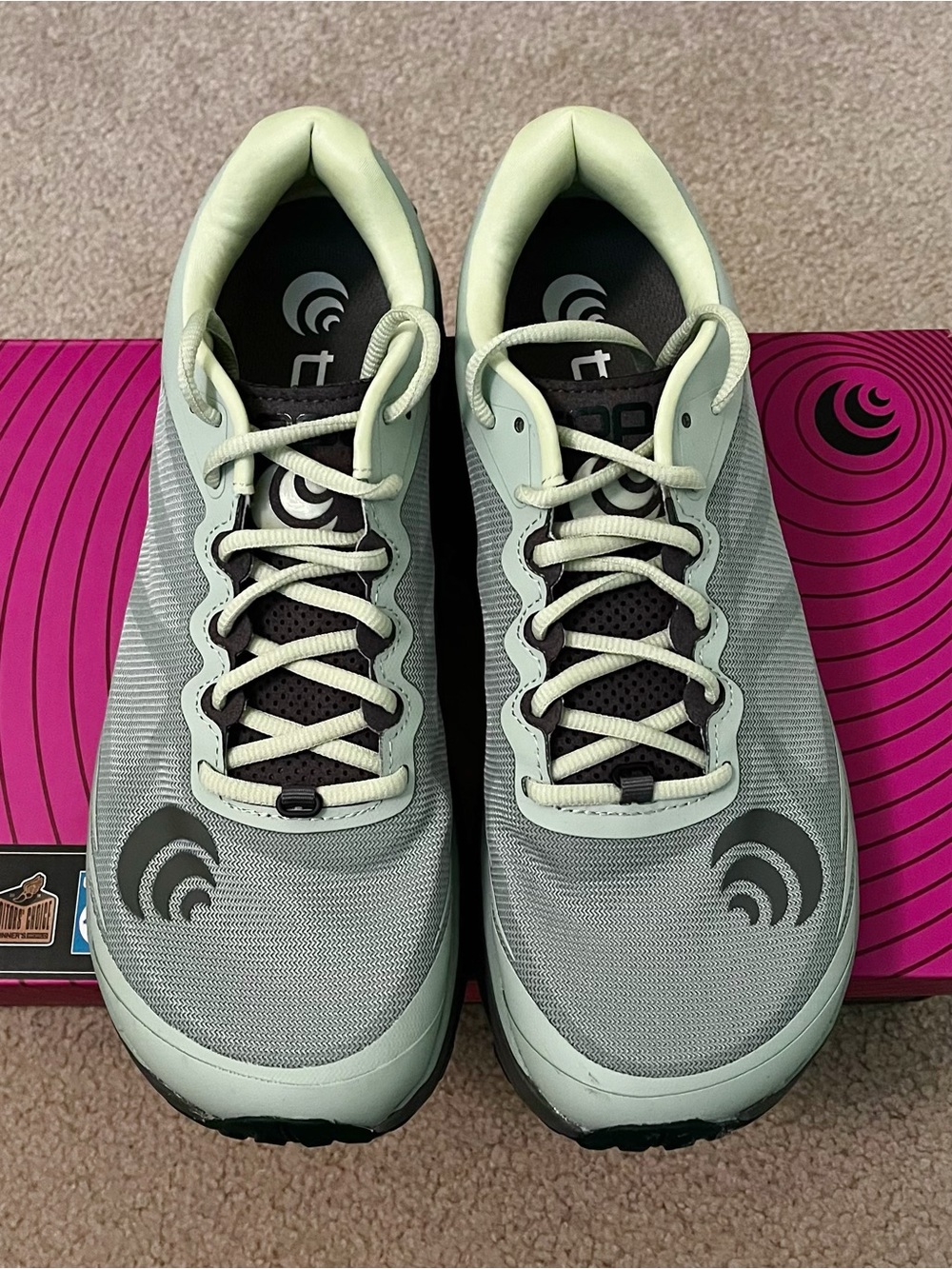 NEW Topo Athletic Women’s Mtn Racer 2 Moss Green Grey Trail Shoes (size 9) - Picture 2 of 13